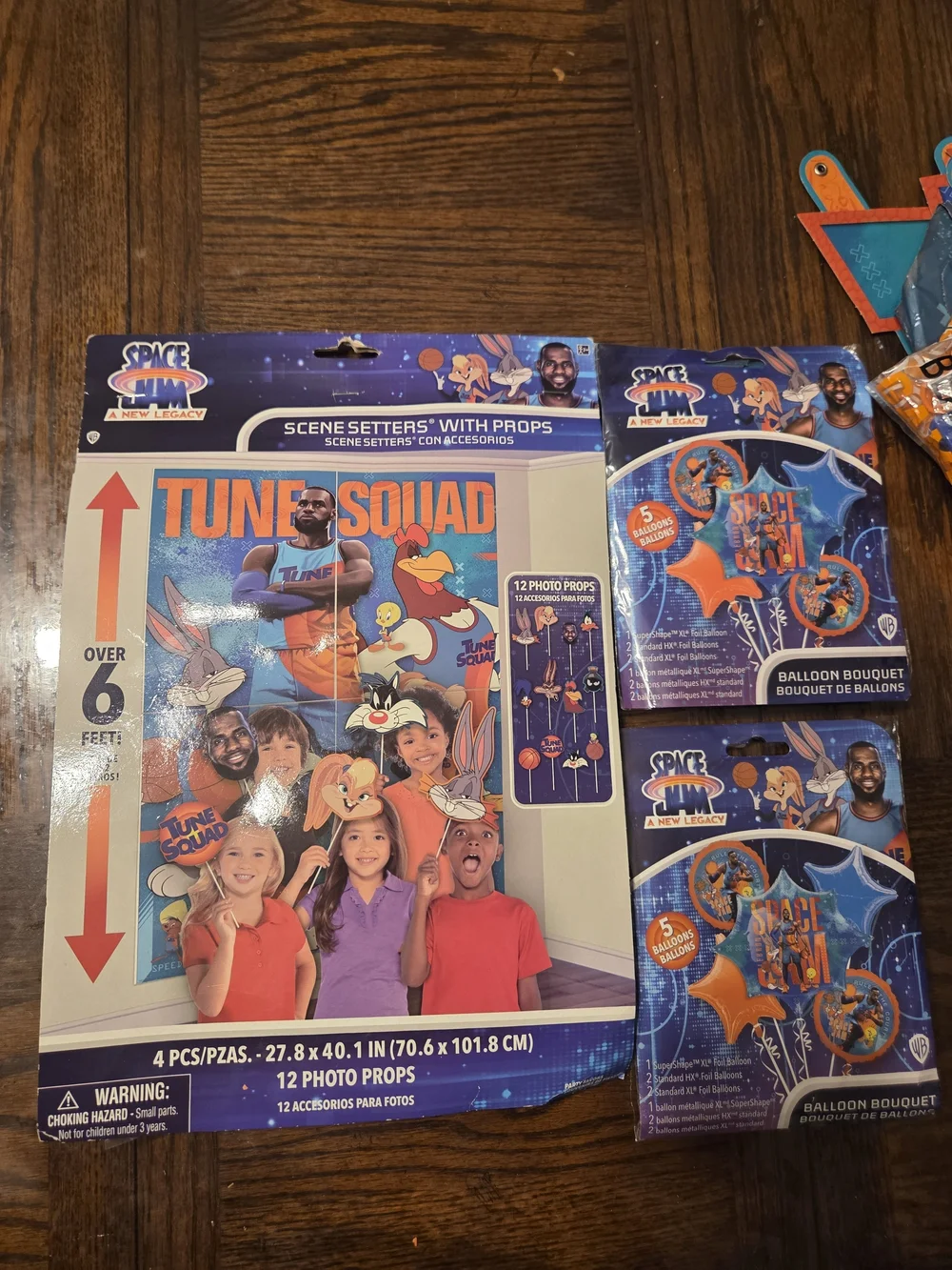 Tune Squad Scene Setter with Props - And 2 New Packs Of Balloon Bouquets